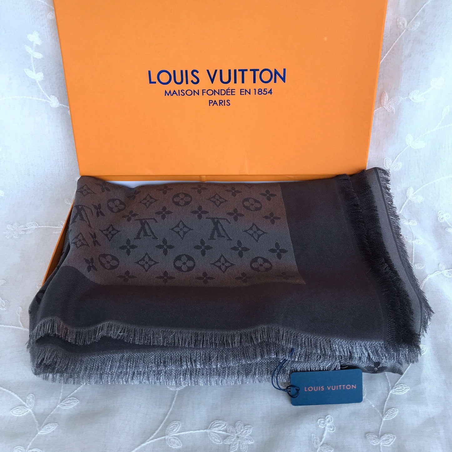 Lv gray scarf