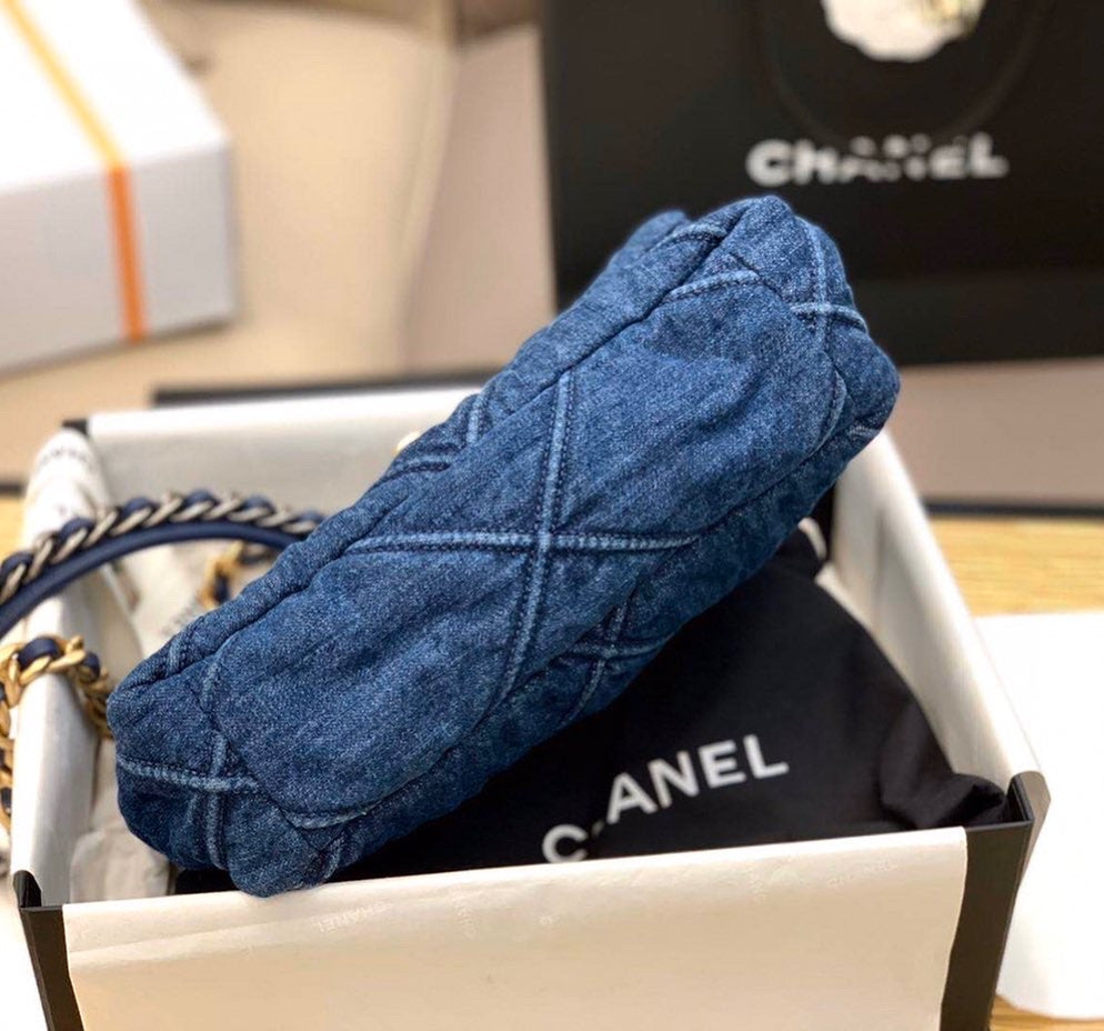 C h a n e l denim 26cm
