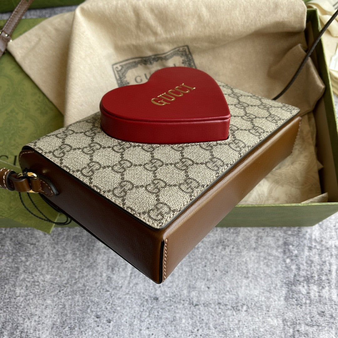 G u c c I heart 2