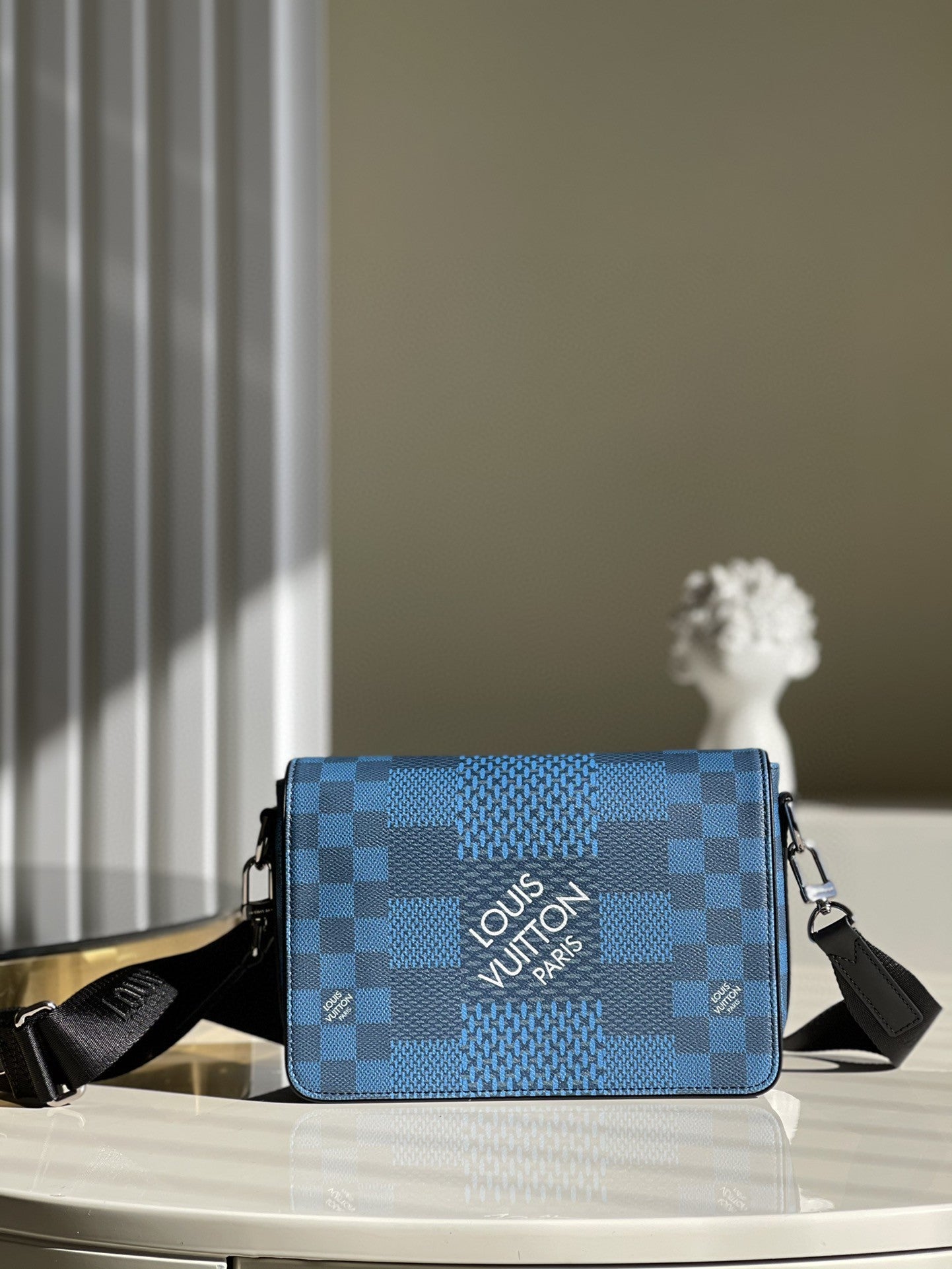 Lv pouch 23.5*14*5CM