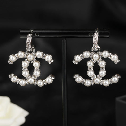 Classic temperament earrings