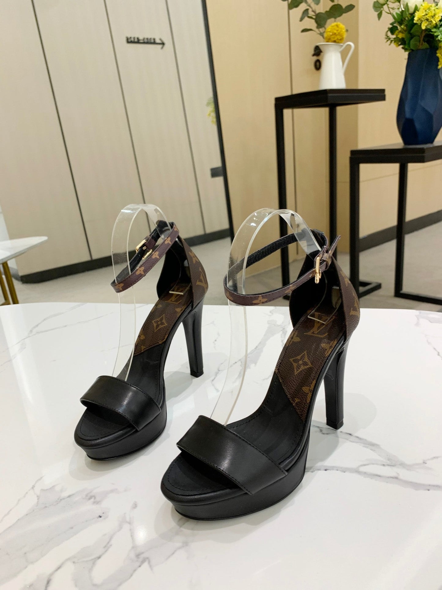 L v heels 10.5 34-42