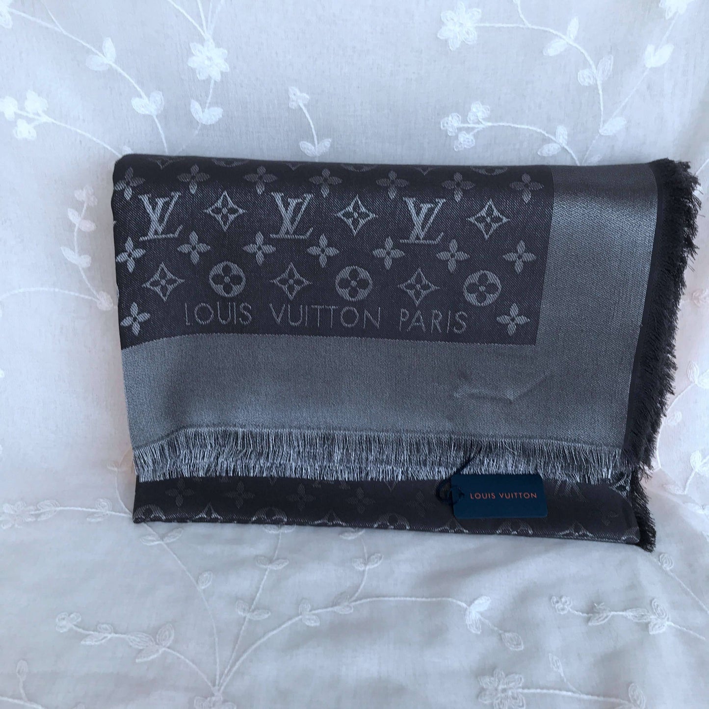 Lv gray scarf