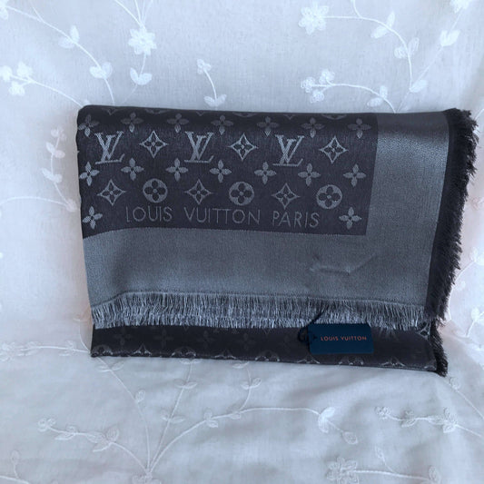Lv gray scarf