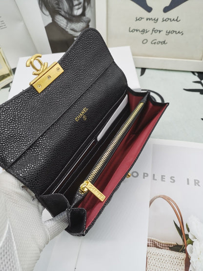 Classic handbag with metal lock 19cm