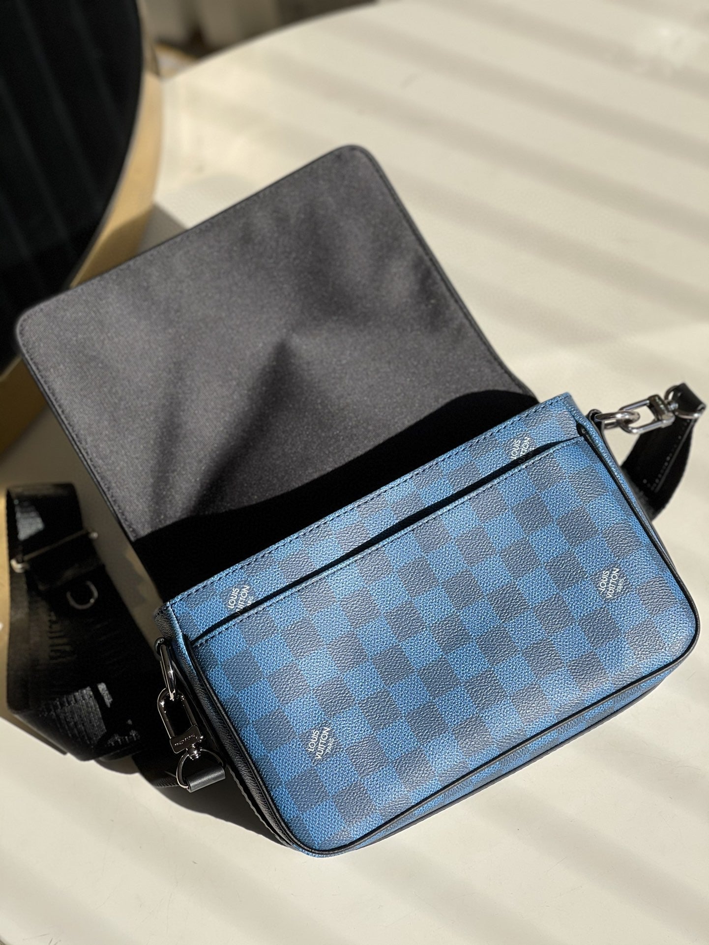 Lv pouch 23.5*14*5CM