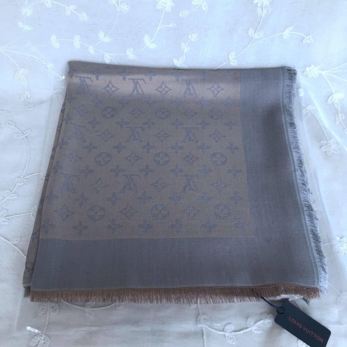 Lv gray scarf