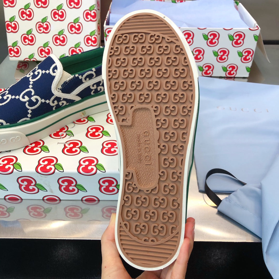 G u c c I baja slip on