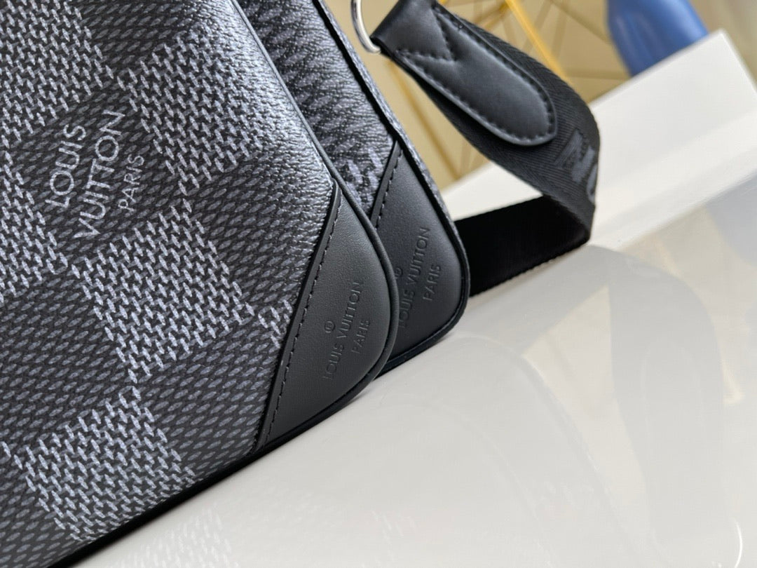 Lv eclipse 25.0 x 18.5 x 7.0