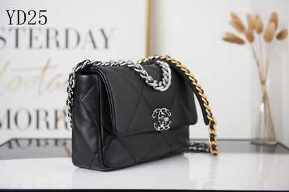 C h a n e l black/silver