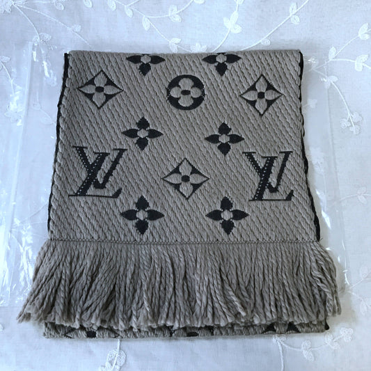 Lv gray scarf