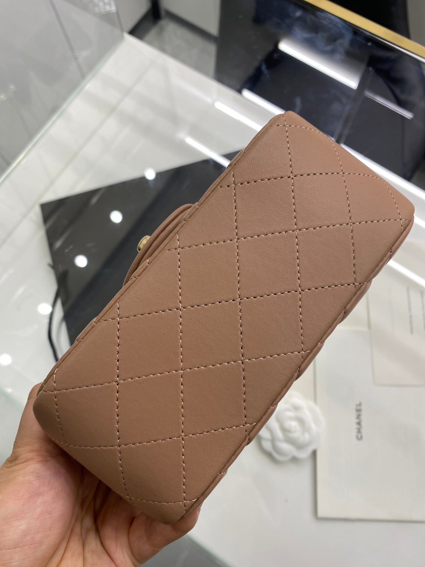 C h a n e l brown 18cm