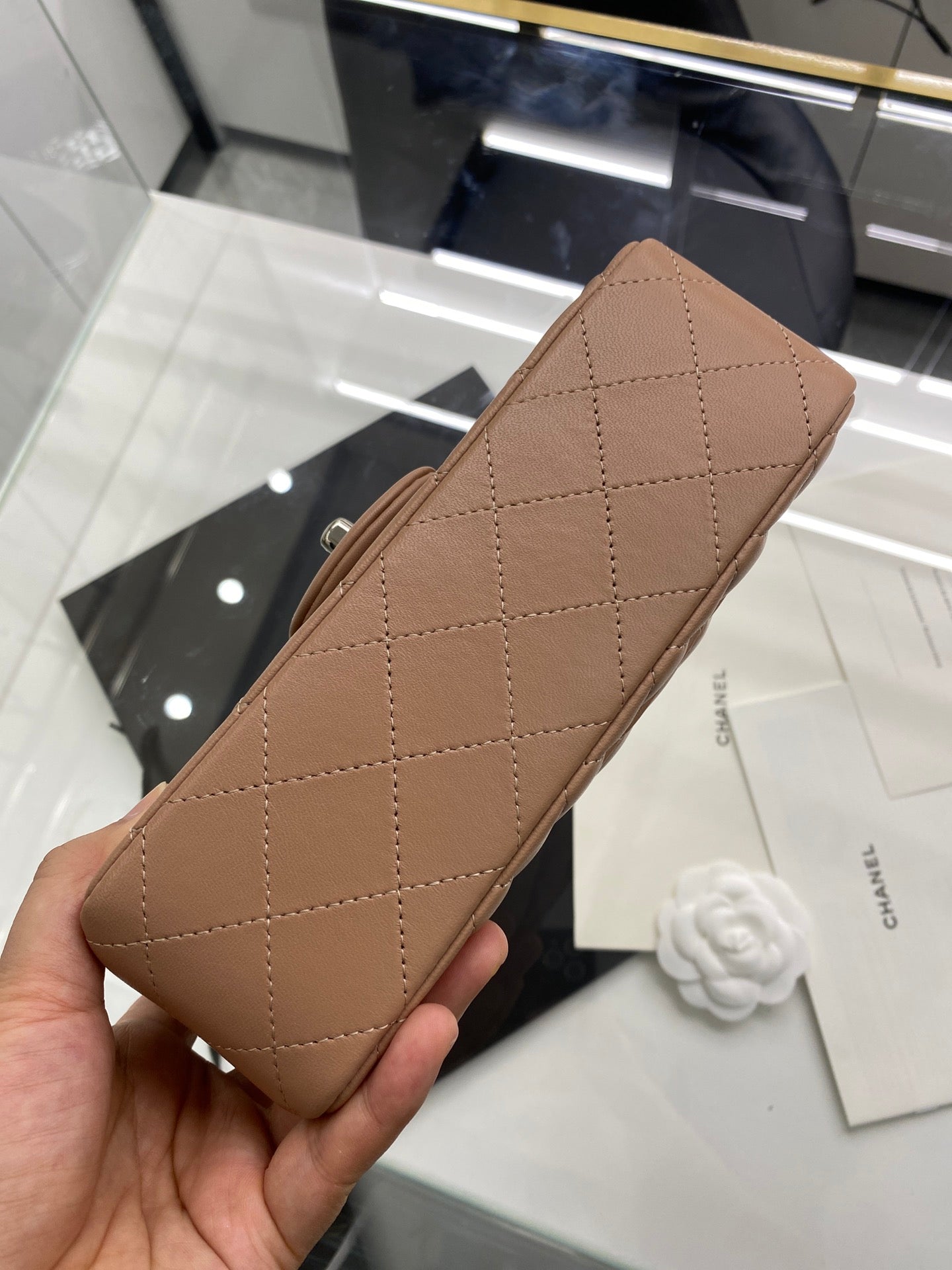 C h a n e l brown 22cm