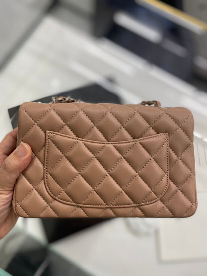 C h a n e l brown 22cm