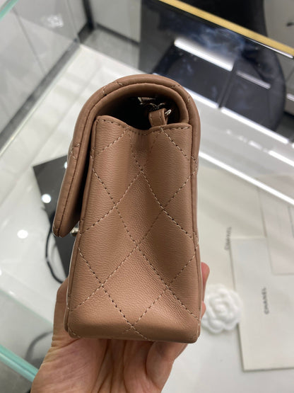 C h a n e l brown 25cm