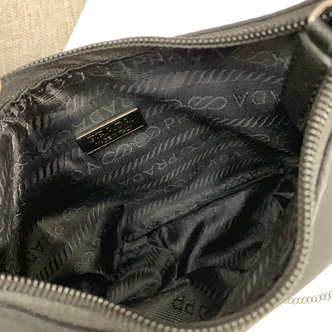 P r a d a nylo black