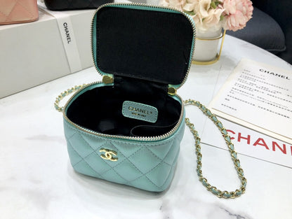 C h a n e l compact 12*10*7