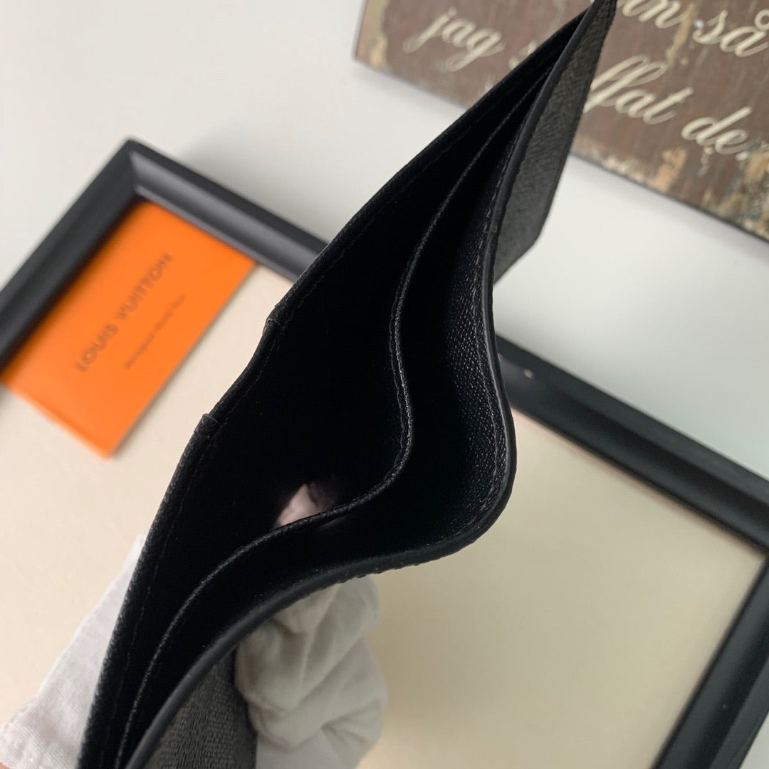 Lv window wallet Size:11.5*9CM