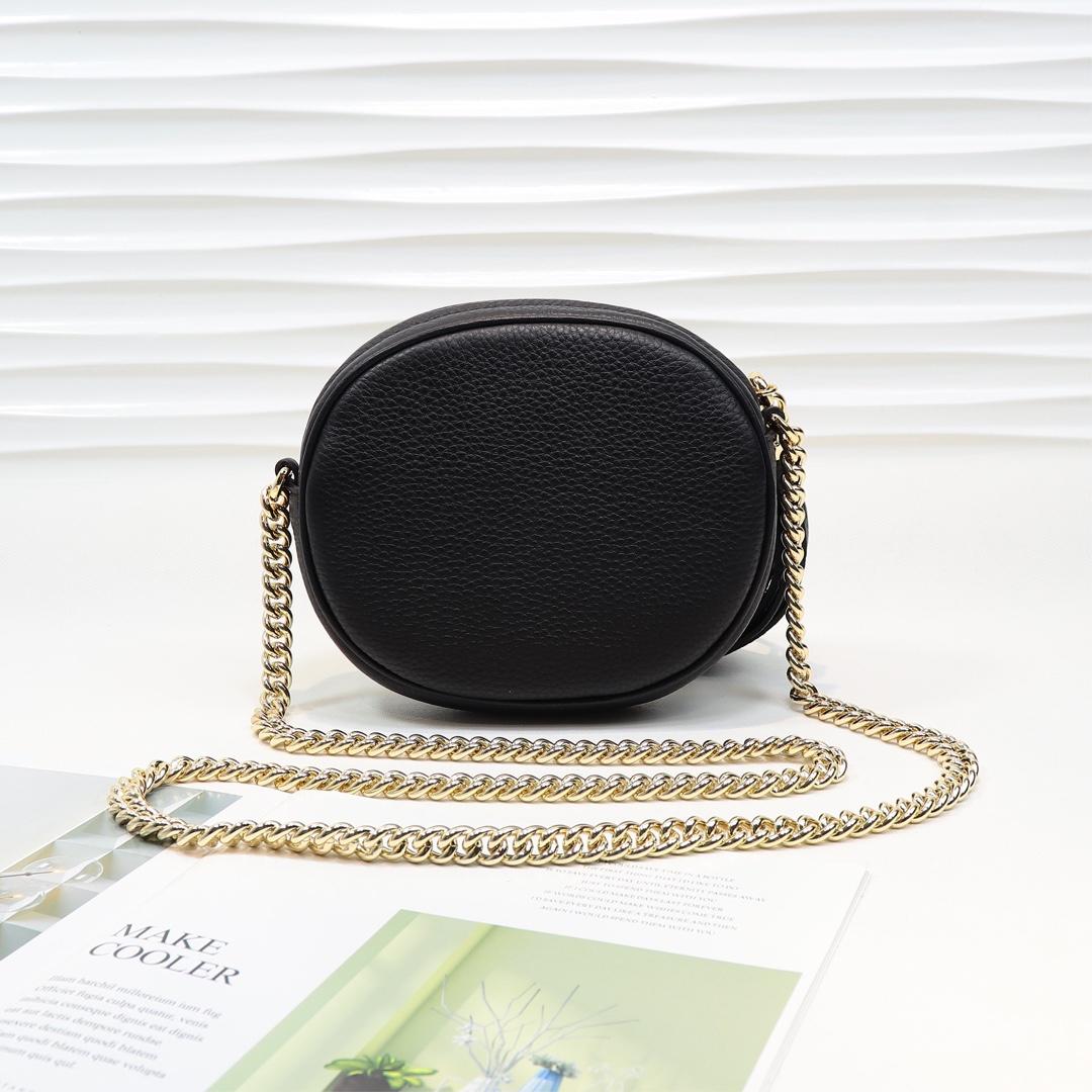 G u c c I black 18x14x4cm