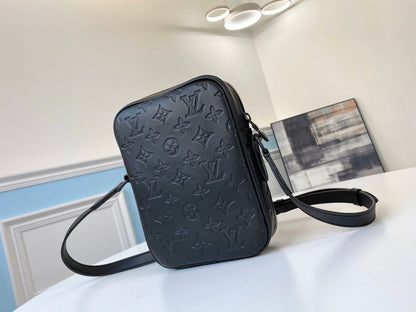 L v pouch 16.0 x 21.0 x 4.5 cm