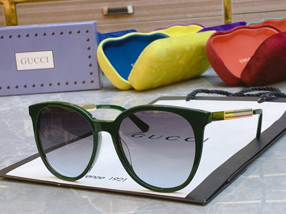 Classic  frame sunglasses