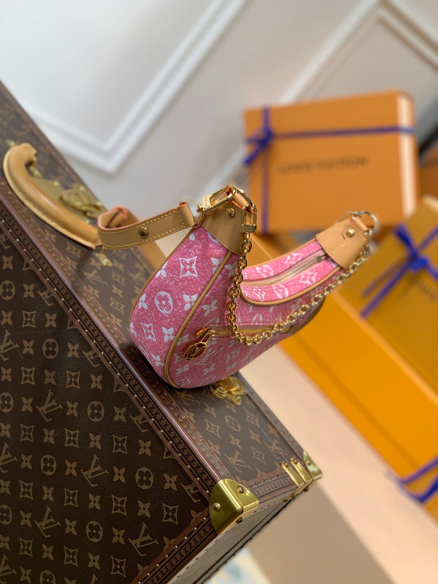 L v loop pink 24.0 x 22.0 x 6.0 cm。