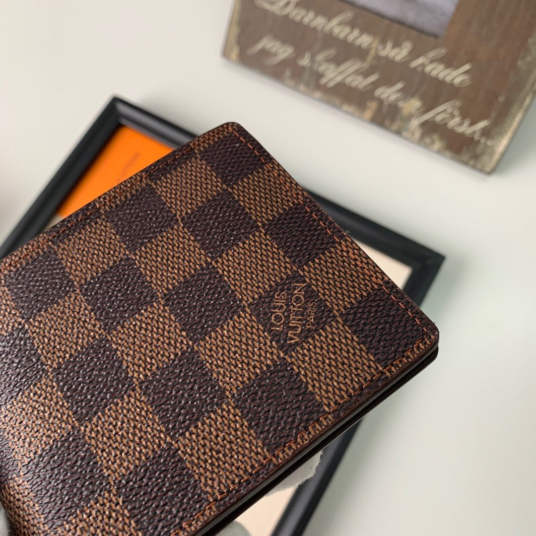 Lv window wallet Size:11.5*9CM