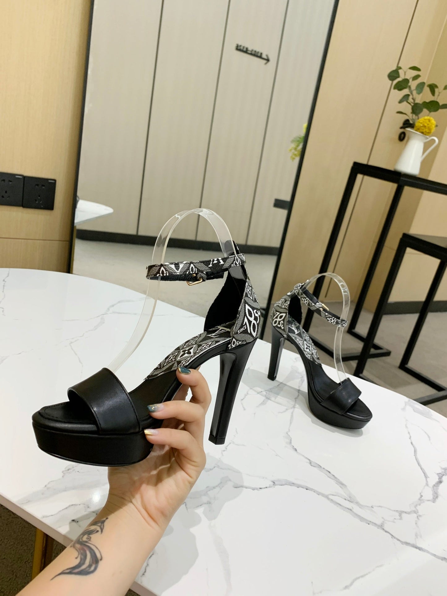 L v heels 10.5 34-42