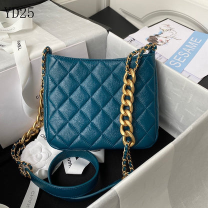 C h a n e l blue 16×19.5×8.5cm