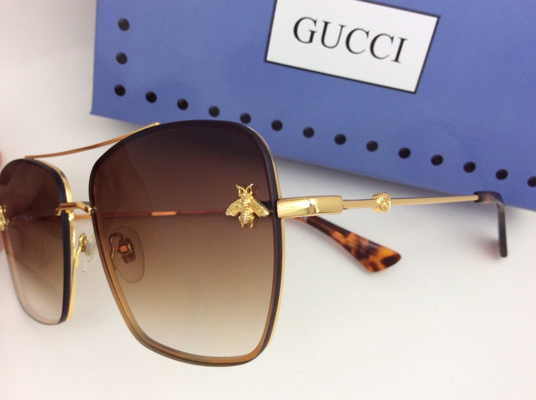Classic frame sunglasses