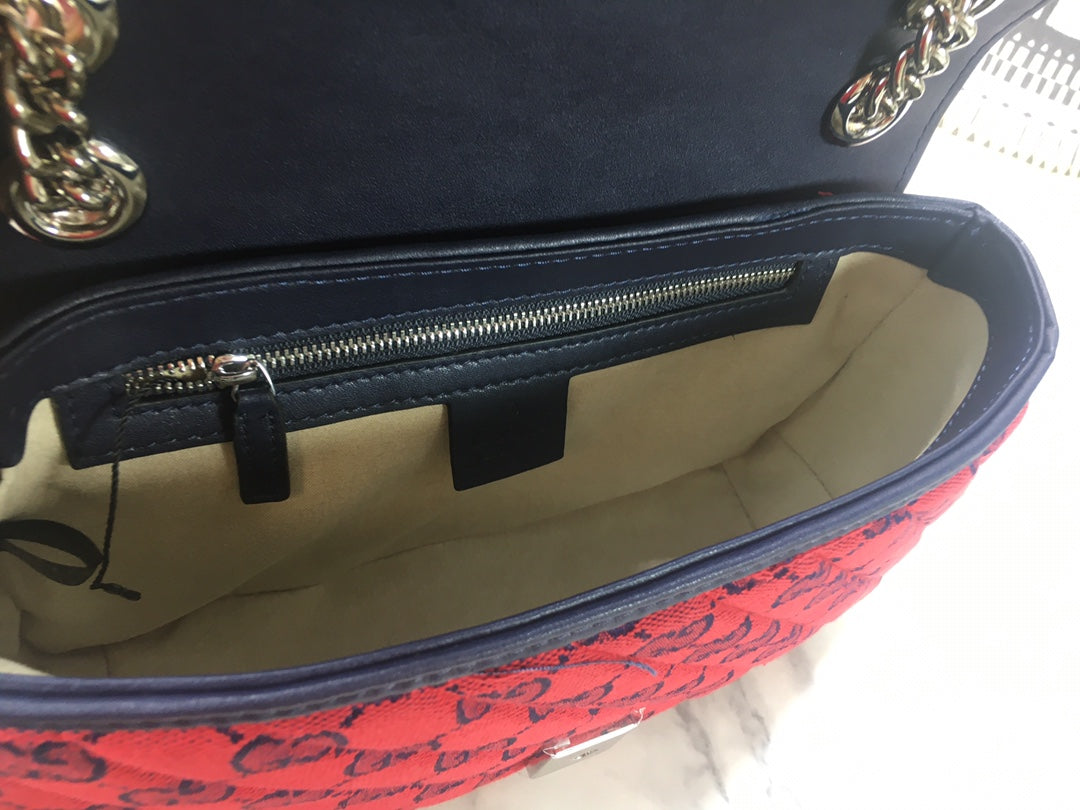 G u c c I red W26xH15xD7cm