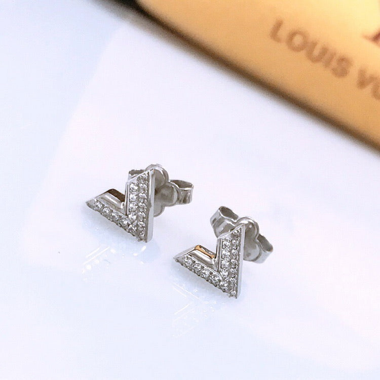 L earrings vv