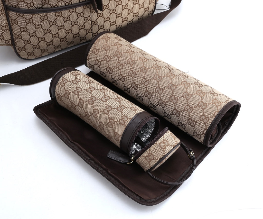 G u c c I baby bag