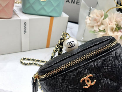 C h a n e l compact 12*10*7