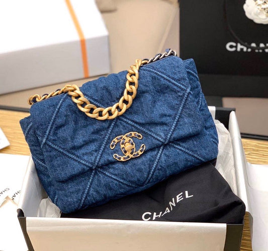 C h a n e l denim 26cm