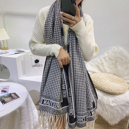D i o r scarf b/w