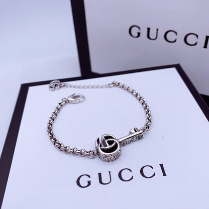 G u c c I bracelet