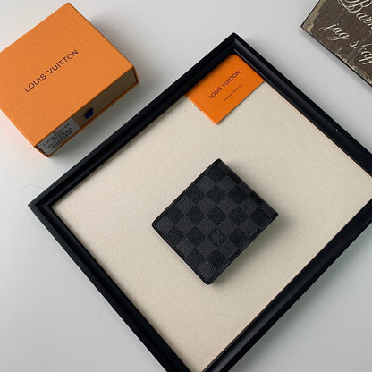 Lv window wallet Size:11.5*9CM