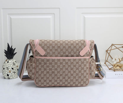 G u c c I baby bag
