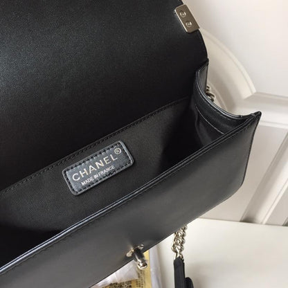 C h a n e l boy 25 cm