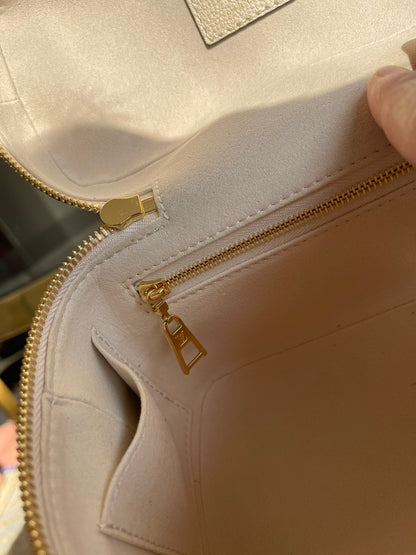 Lv vanity 19 x 13 x 11cm 2colors