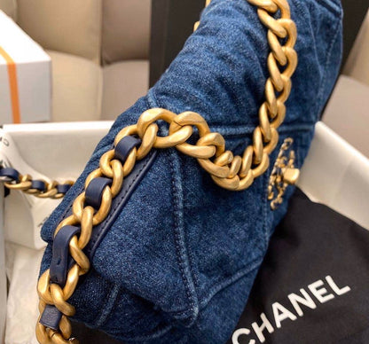 C h a n e l denim 26cm