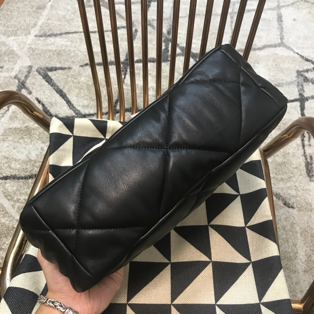 C h a n e l black 20  30 10(cm)