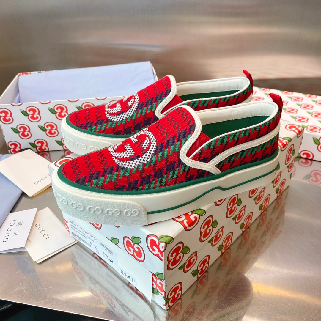 G u c c I baja slip on