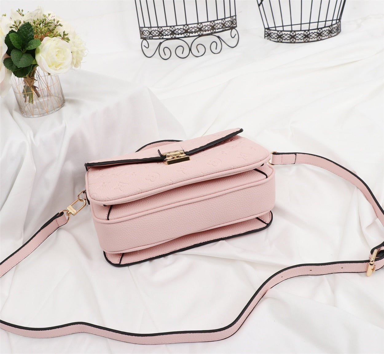 Lv pochette pink
