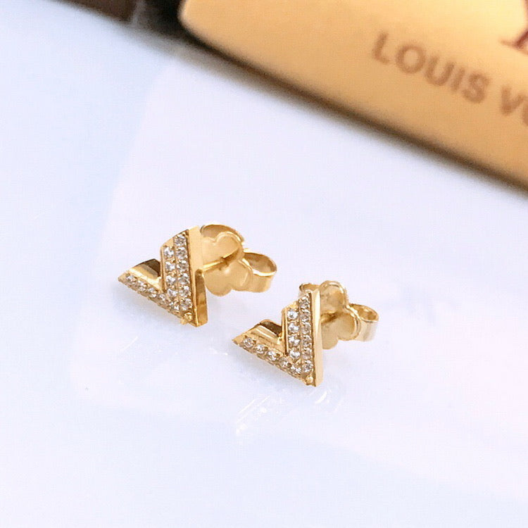 L earrings vv