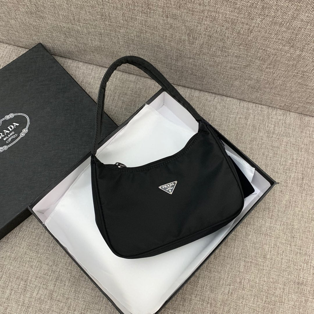 P r a d a nylo black