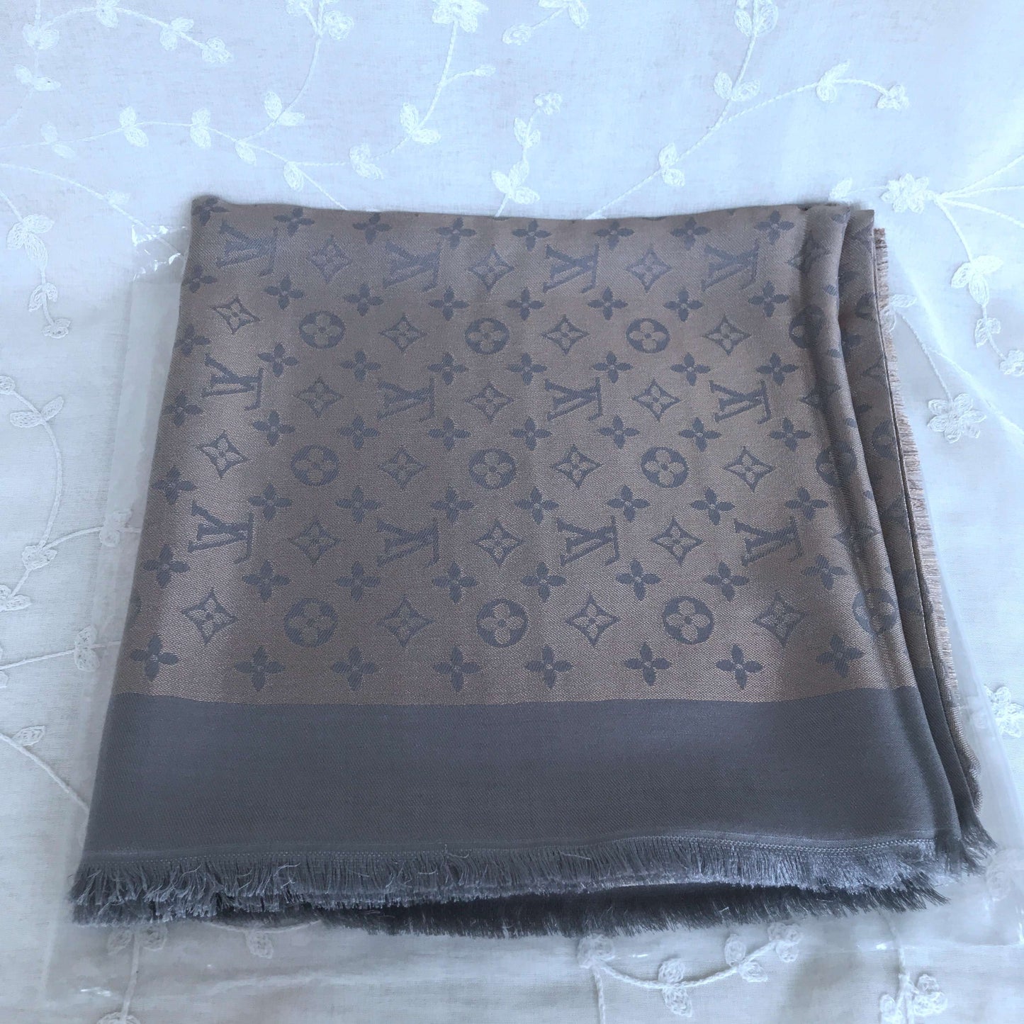 Lv gray scarf