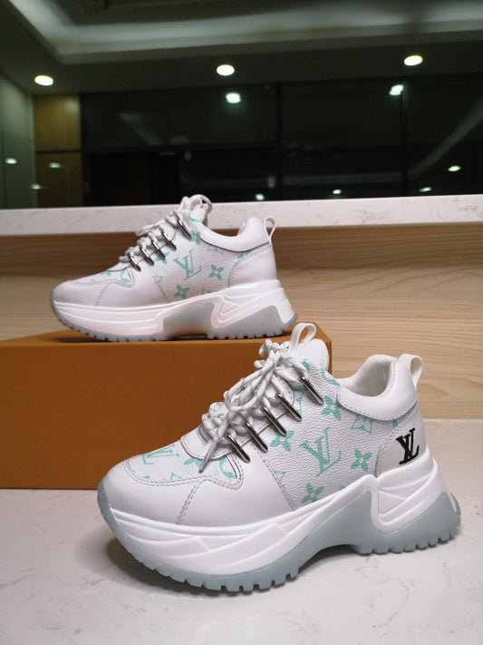 L V - T I G H T Y - W H I T E Y - S N E A K E R