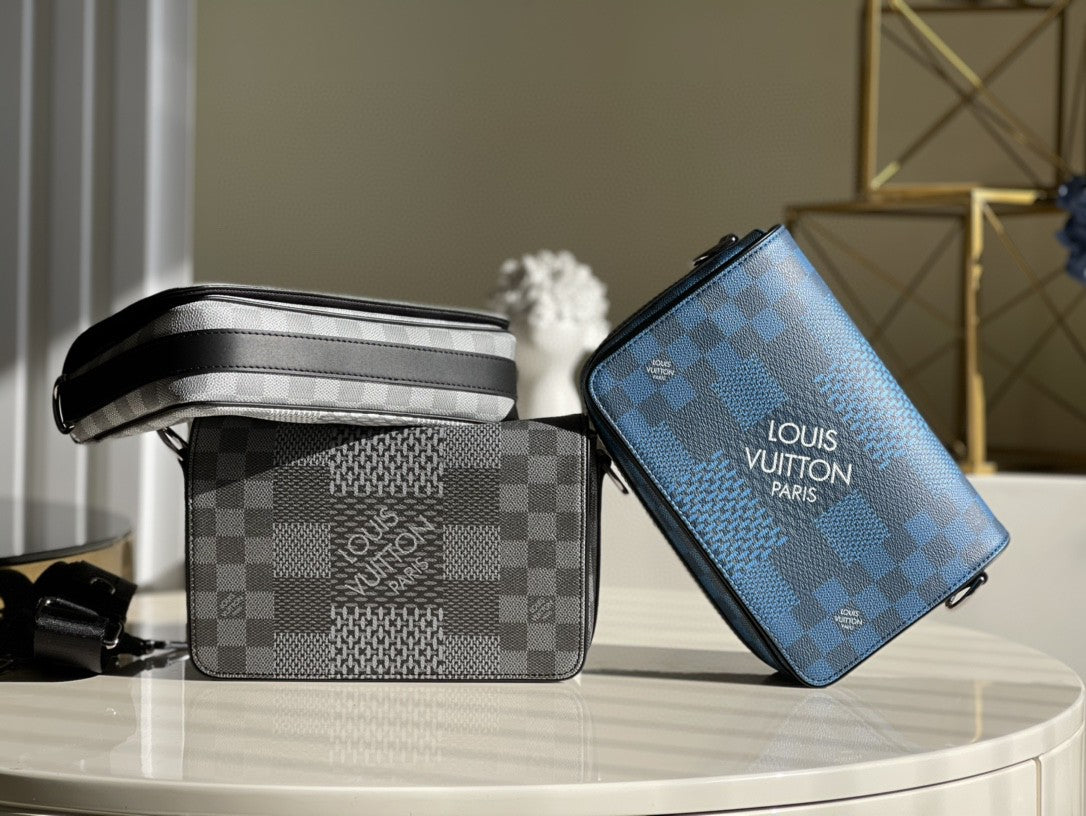 Lv pouch 23.5*14*5CM